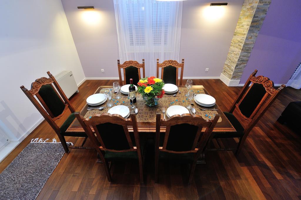 Apartments Villa White House Omis Phòng bức ảnh