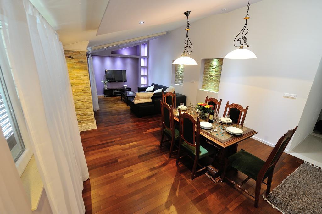 Apartments Villa White House Omis Phòng bức ảnh