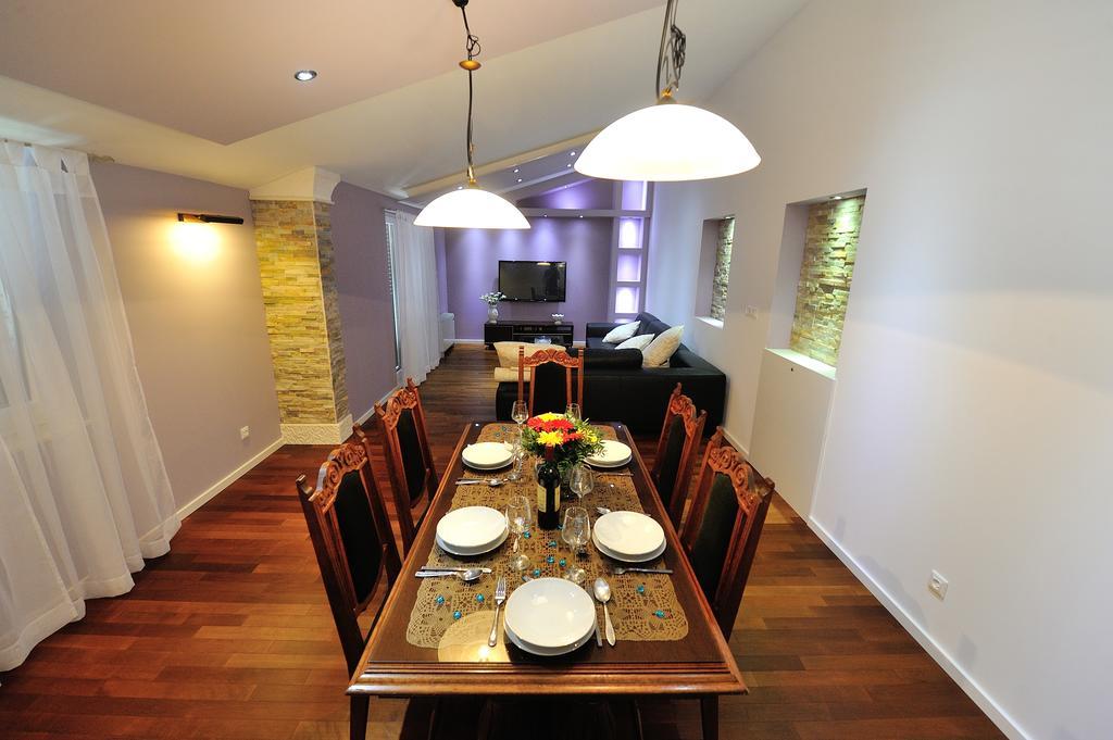 Apartments Villa White House Omis Phòng bức ảnh